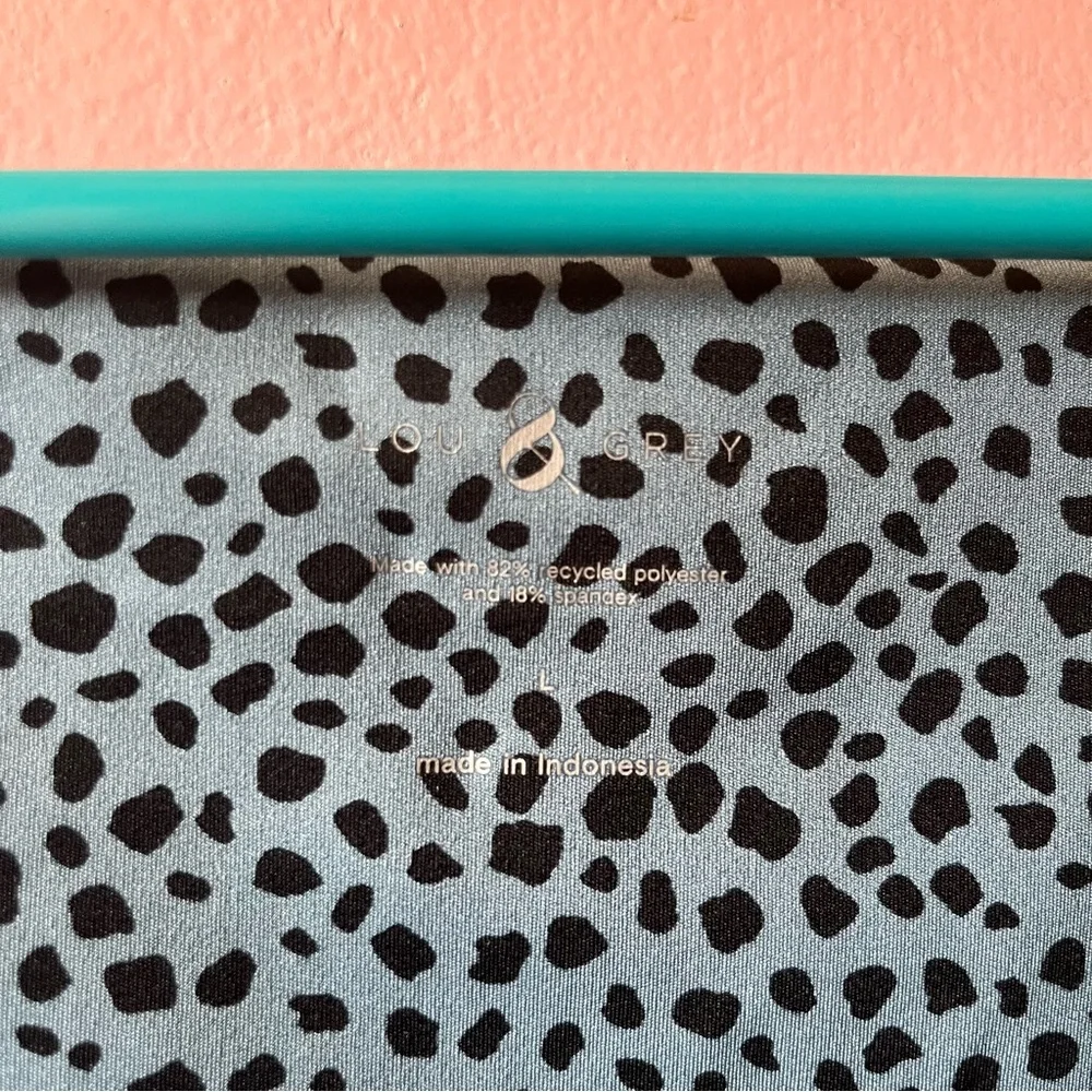 🆕Size L Lou&Grey Teal Leopard Print Sports Top - Picture 3 of 4